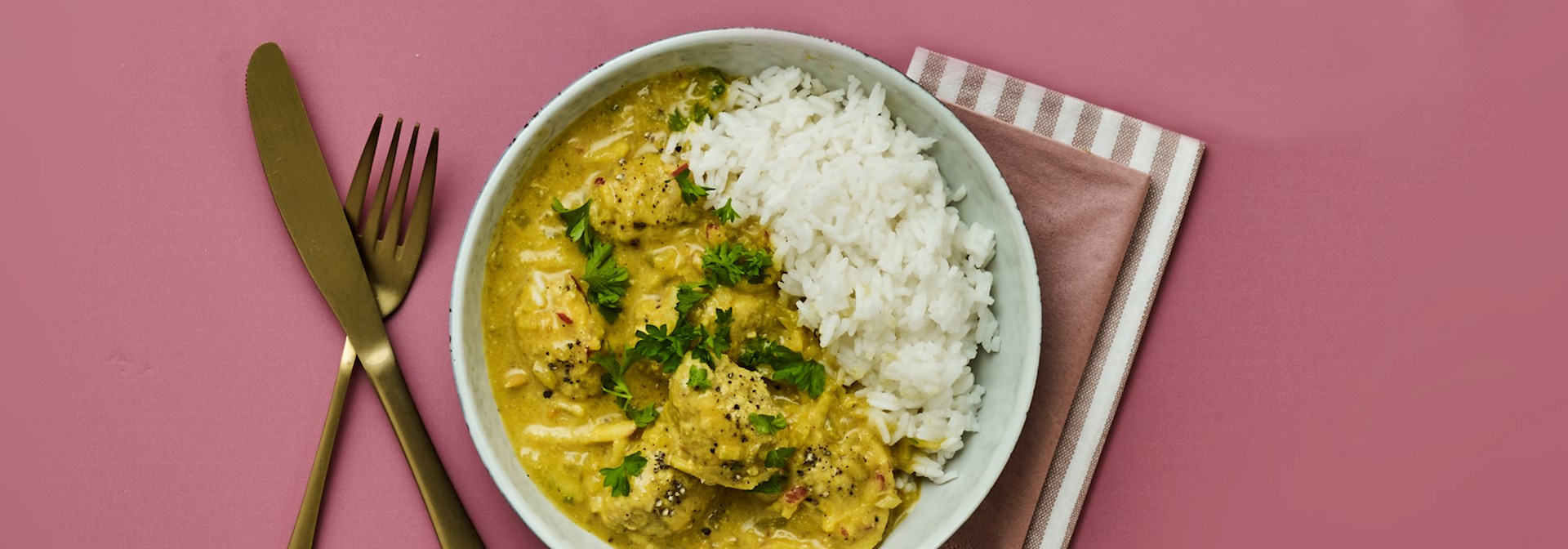 Boller i karry med hakket kalve- og svinekød