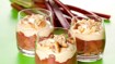 Rabarbertrifli med makroner og creme af mascarpone og skyr - thumbnail
