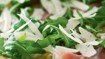 Pizza med mozzarella, parmaskinke og rucola - thumbnail