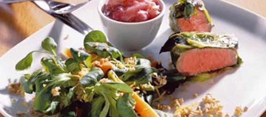 Tournedos i spidskål med rabarber chilichutney og lun hvedekerne salat