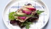 Smørrebrød med torskelever, citron og rødløg - thumbnail