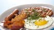 Spejlæg med baked beans, bacon og pølse - thumbnail