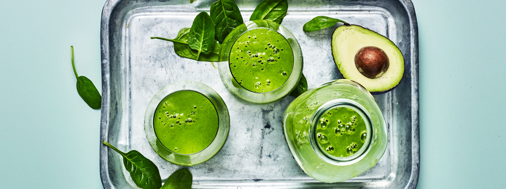 Spinat smoothie med avocado, kiwi og ingefær