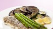 Stegt torskefilet med aubergine, squash og grønne asparges - thumbnail