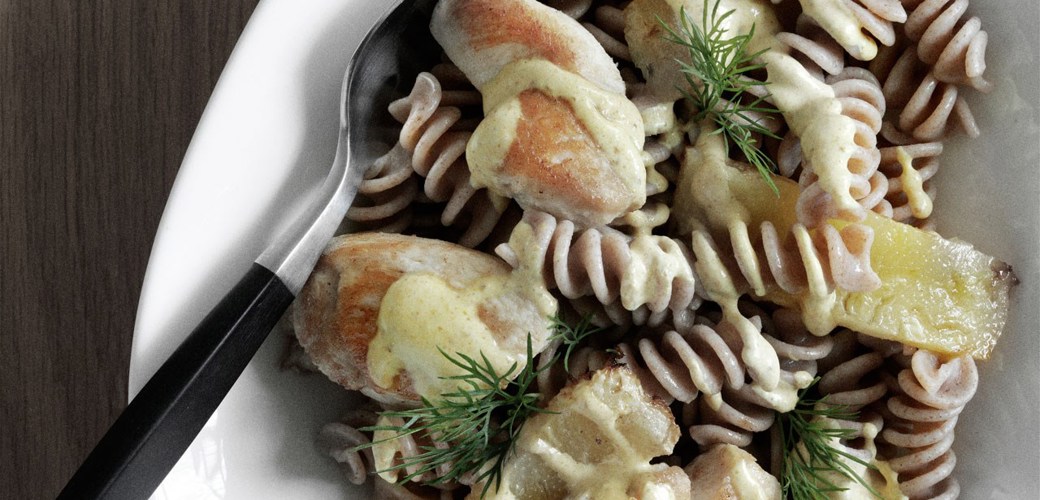 Fuldkorns- pasta med  kylling og ananas