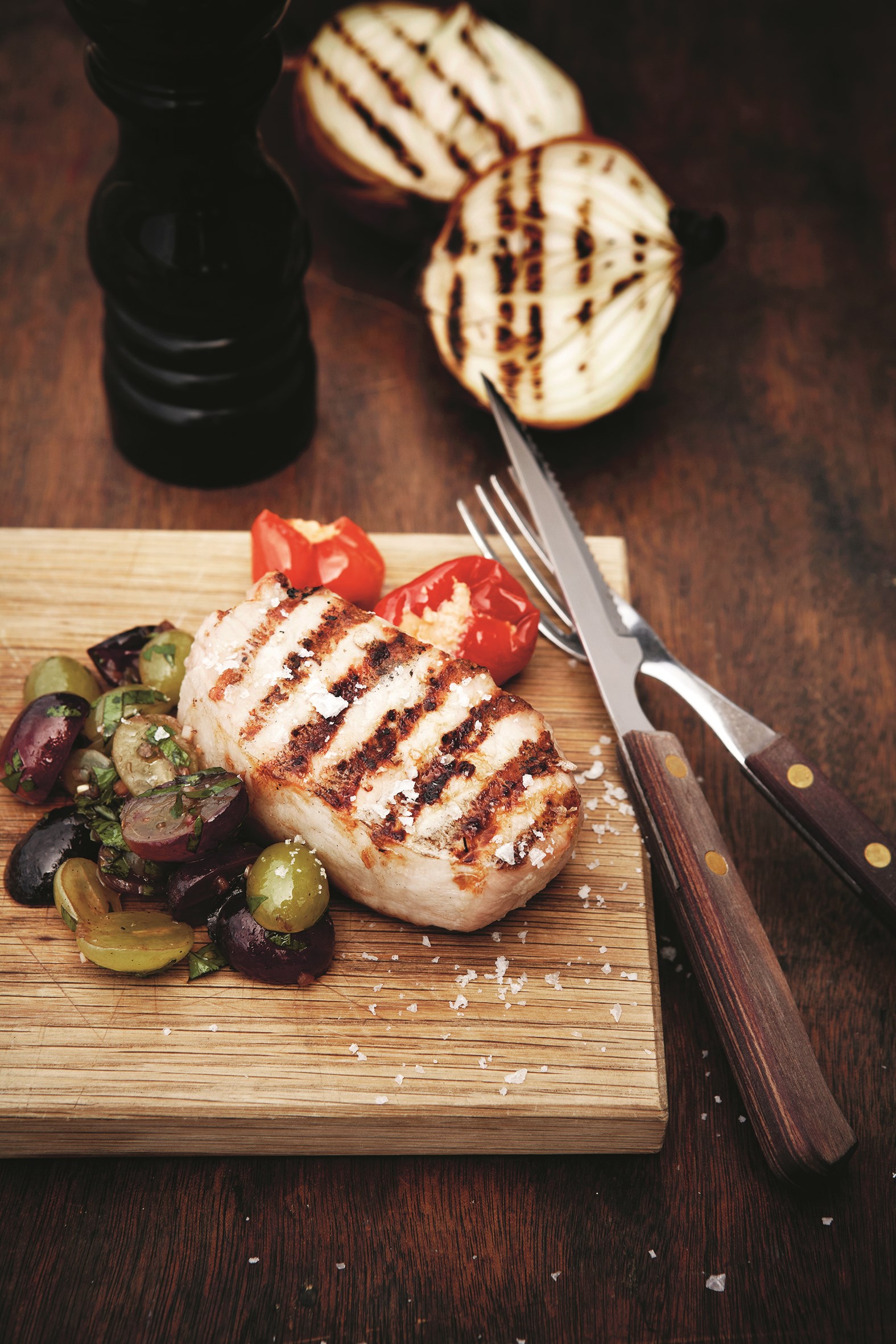 Interval-grillet kotelet med vindruesalsa