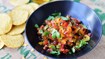 Stærk tomatsalsa med koriander og mørk chokolade - thumbnail
