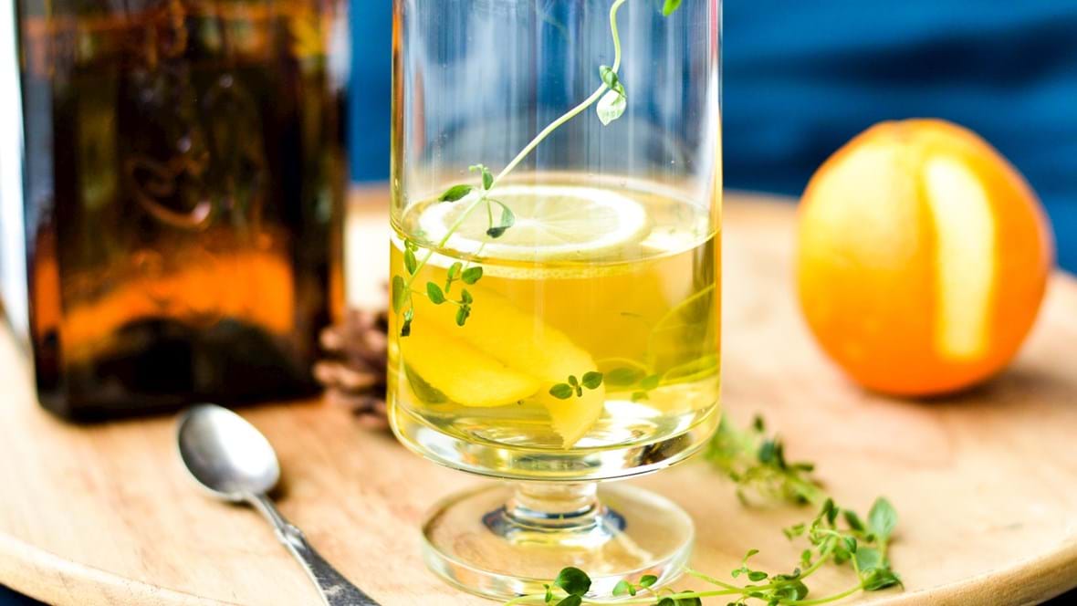 Varm riesling med citrus og timian