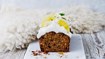 Banankage toppet med skyr - thumbnail