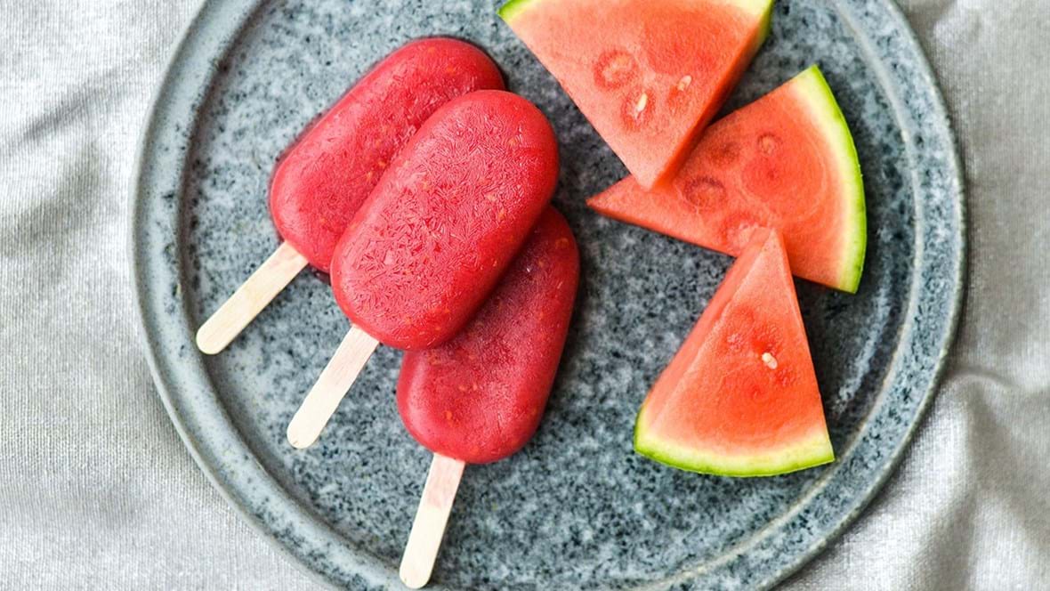  Vandmelon og hindbær-ispinde