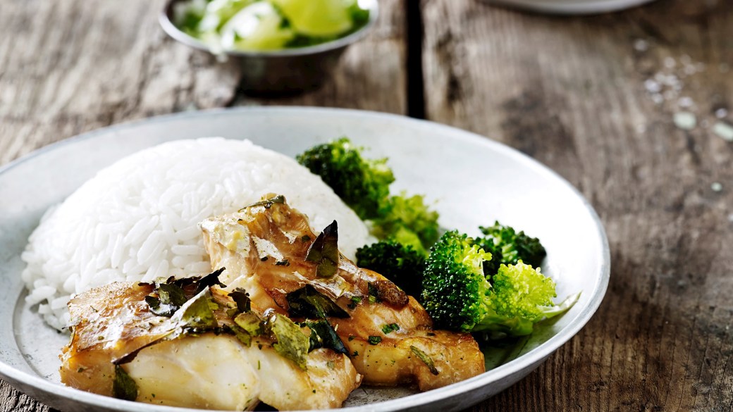 Sojabraiseret torsk med stegt broccoli