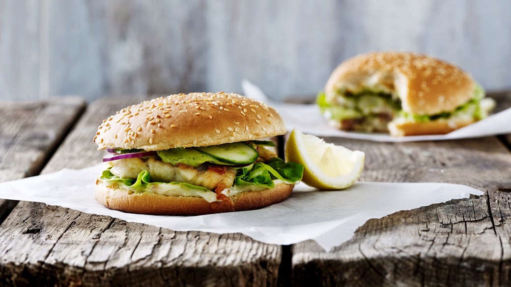 Torskeburger med ansjos og citronmayonnaise