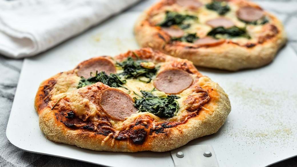Minipizza med spinat & pølse