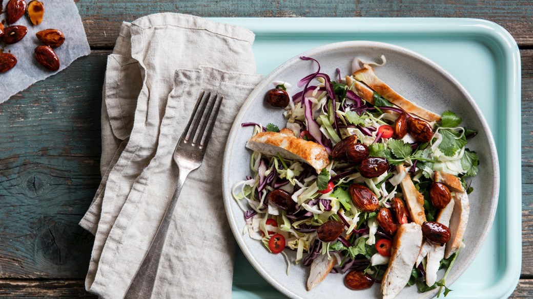Salat med sojamandler og kylling