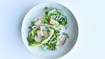 Let forårssalat - med urter, sprøde croutoner og flødedressing - thumbnail