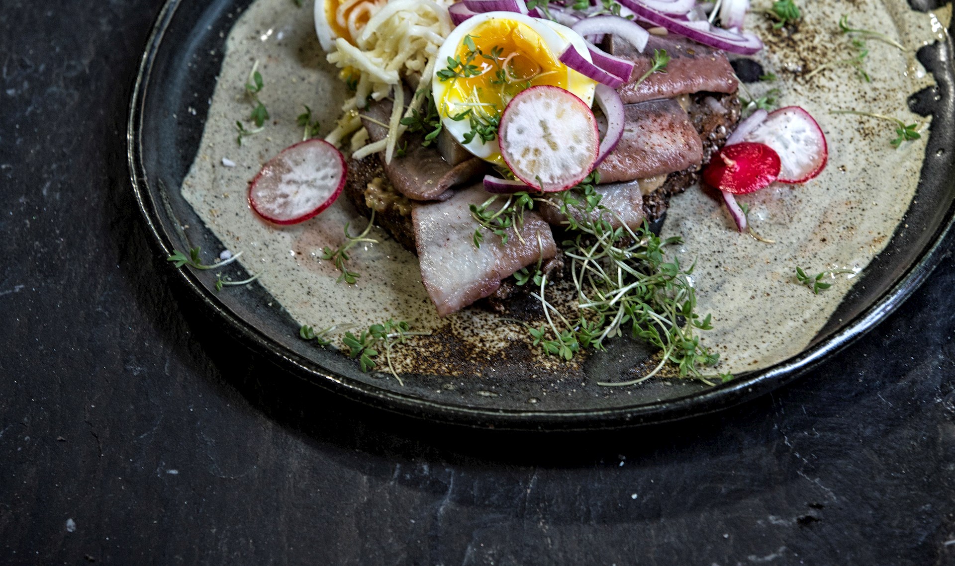 Kryddersild med smilende æg