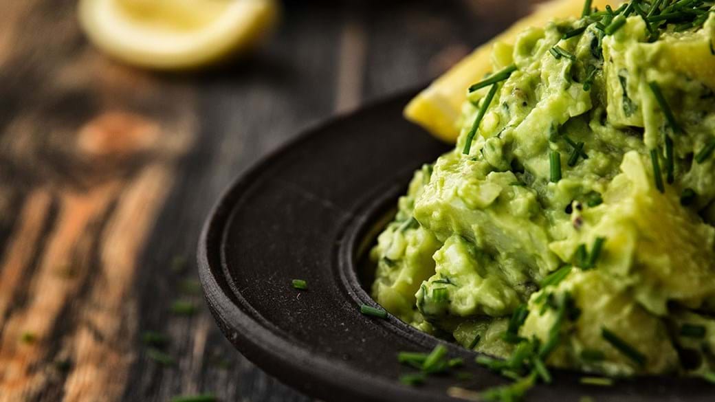 Vegansk mad: Kartoffelsalat med avokado og brøndkarse