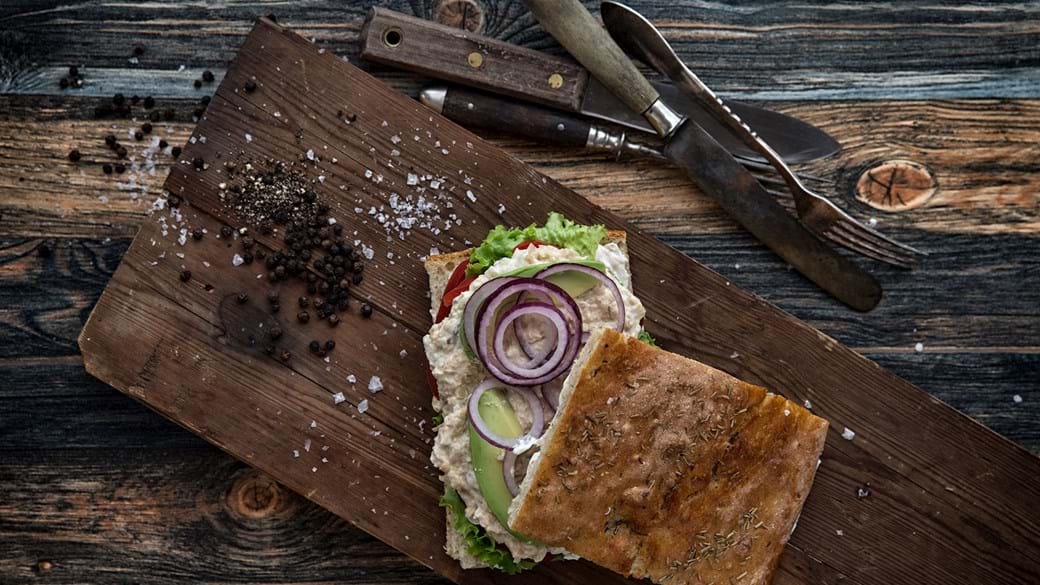 Vegansk mad: Sandwich med kikærtesalat
