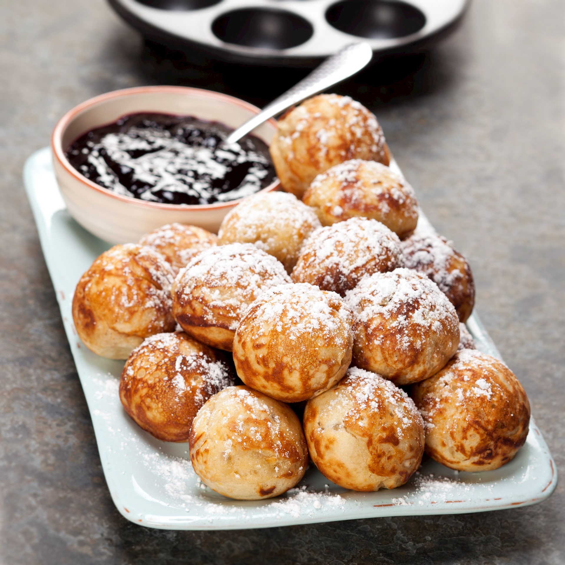 Æbleskiver med æbler - nemt og lækkert - se opskriften her