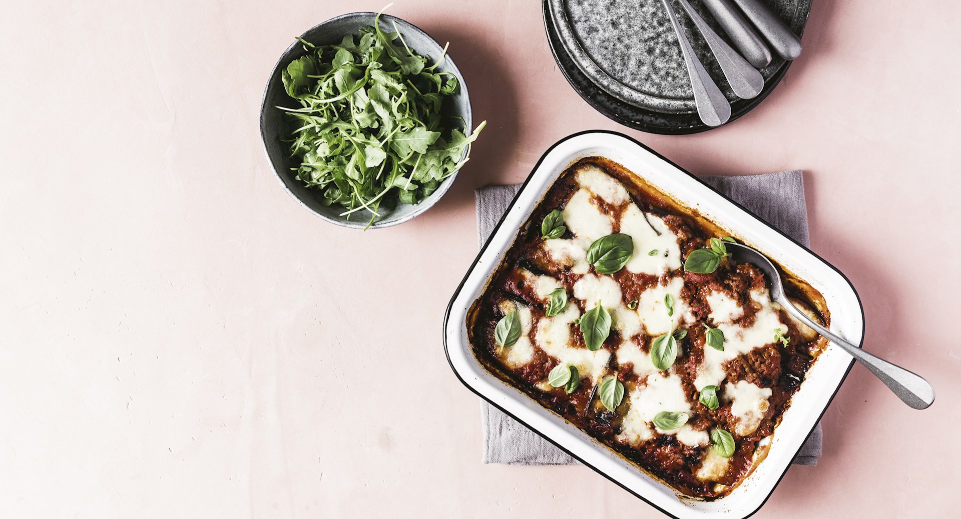 Lasagnefad med aubergine og tomat