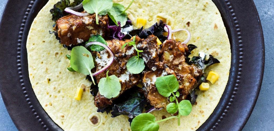 Spicy, mør gris i tortillas