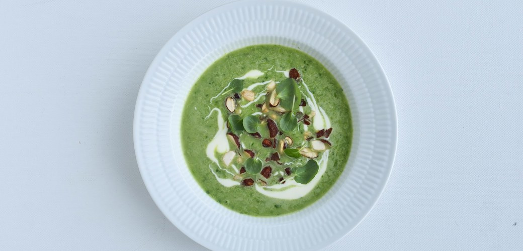 Cremet ærtesuppe med hvidvin