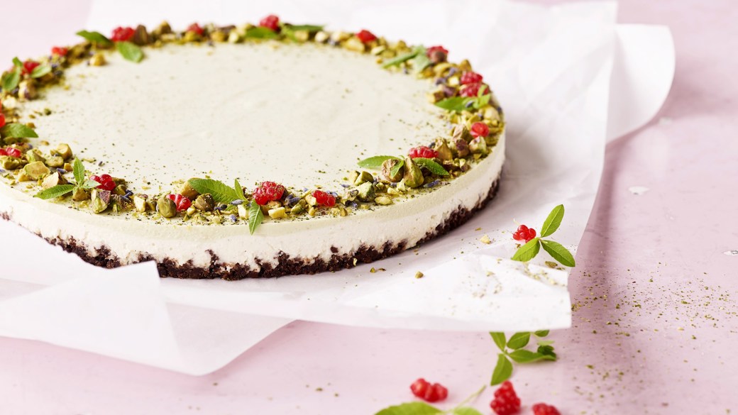 Cheesecake med matcha og pistacienødder