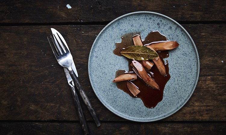 Skorzonerrødder i brun farin og stjernanis
