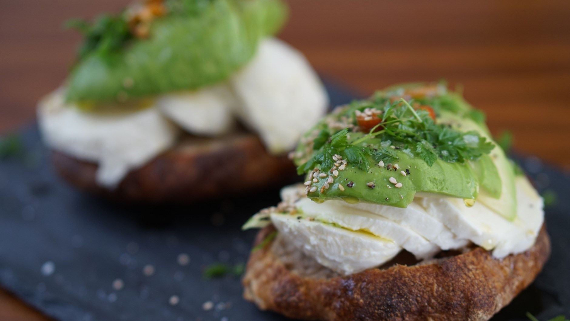 Avocadomad med mozzarella og chili 