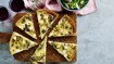Fuldkornstærte med aubergine og hytteost - thumbnail