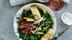 Salat med oksebøf og grillede ostebrød - thumbnail