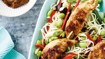 Kyllingespyd med nudelsalat og peanutdip - thumbnail