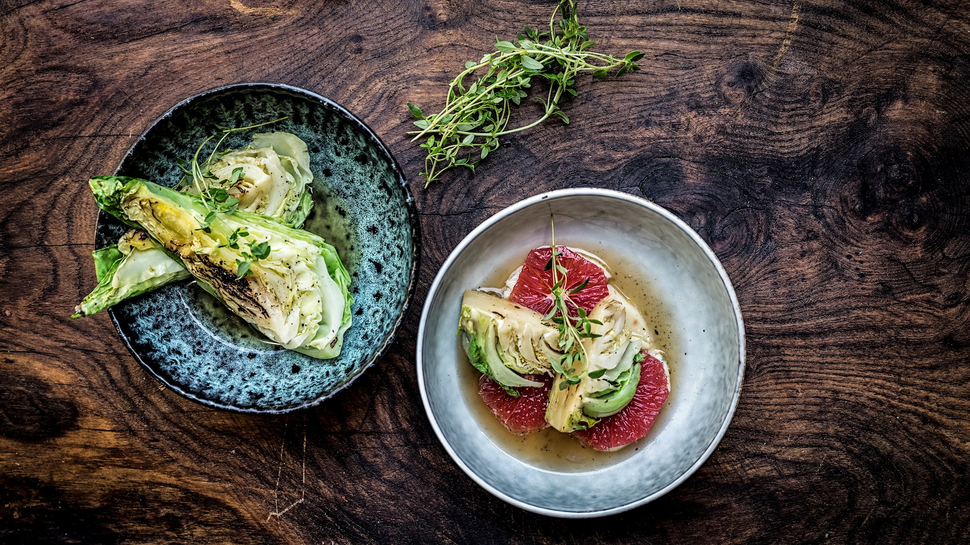 Kål marineret i hyldeblomst og citrusfrugter