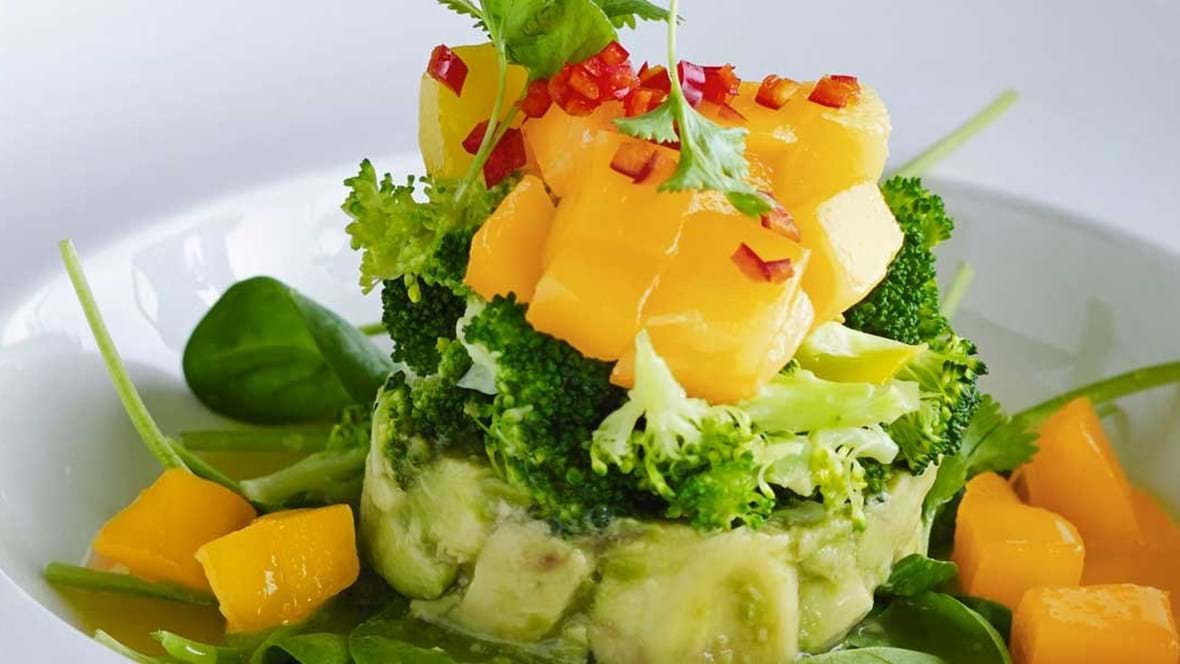 Avocado/broccoli/mango-salat