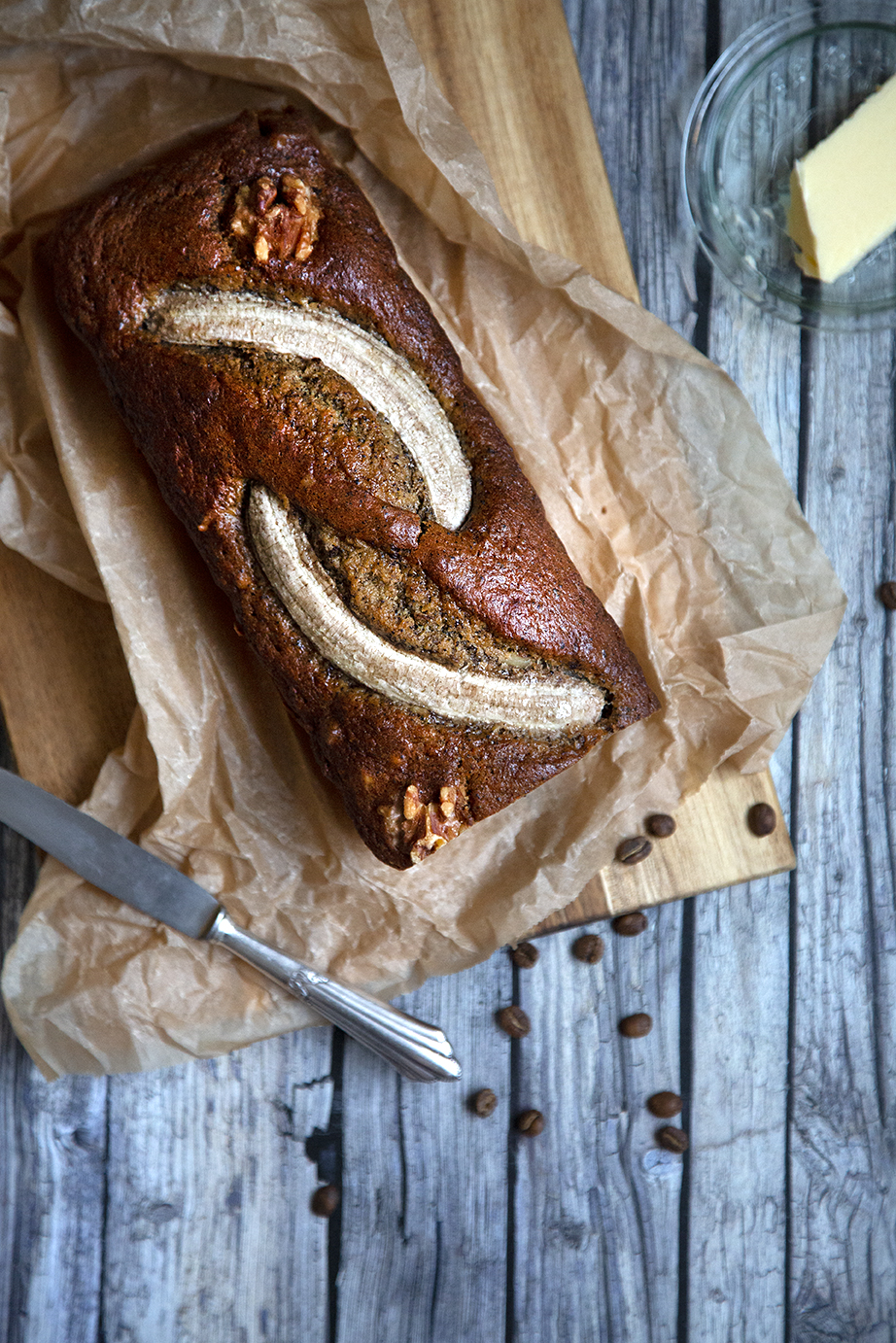 Bananbrød med mørk chokolade og kaffe