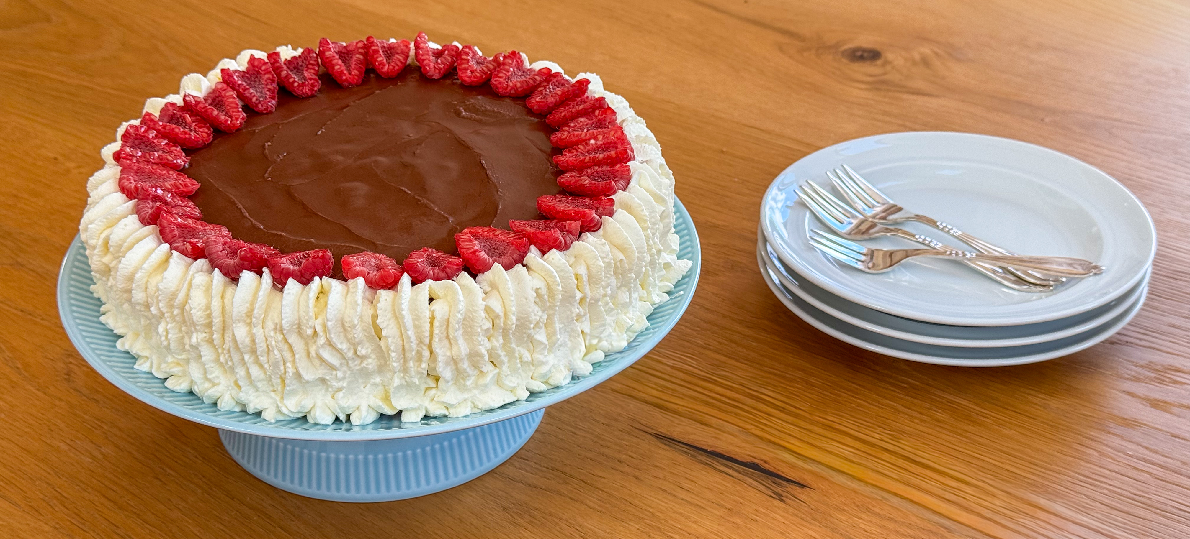 Fødselsdagslagkage med hindbær