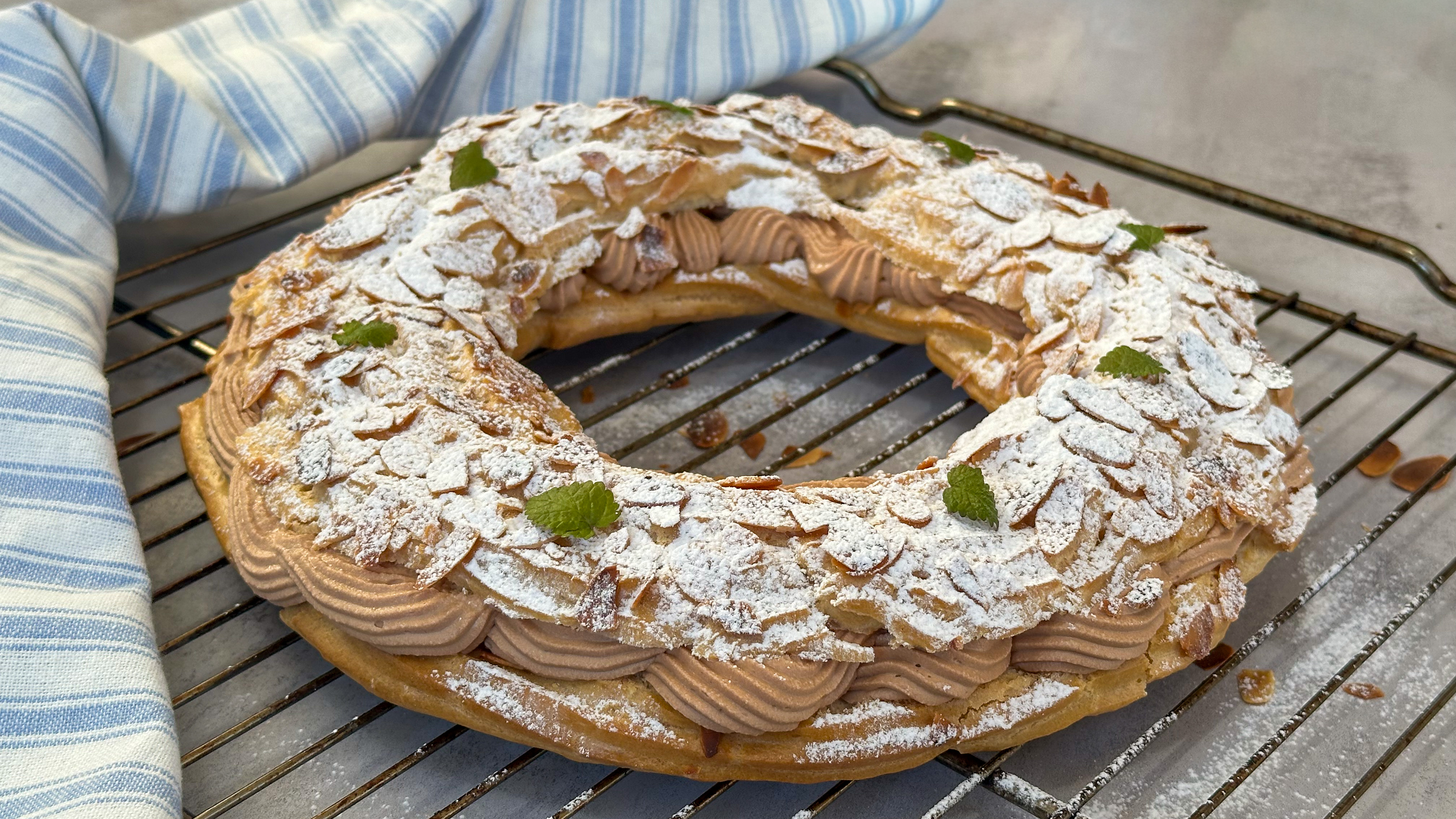Vandbakkelseskrans med chokolademousse