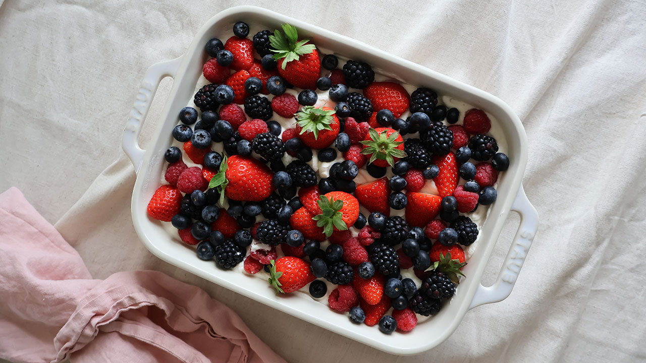 Flødebollekage med bær